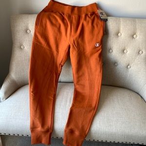 New with tags. Champion reverse weave joggers. Unisex size M.